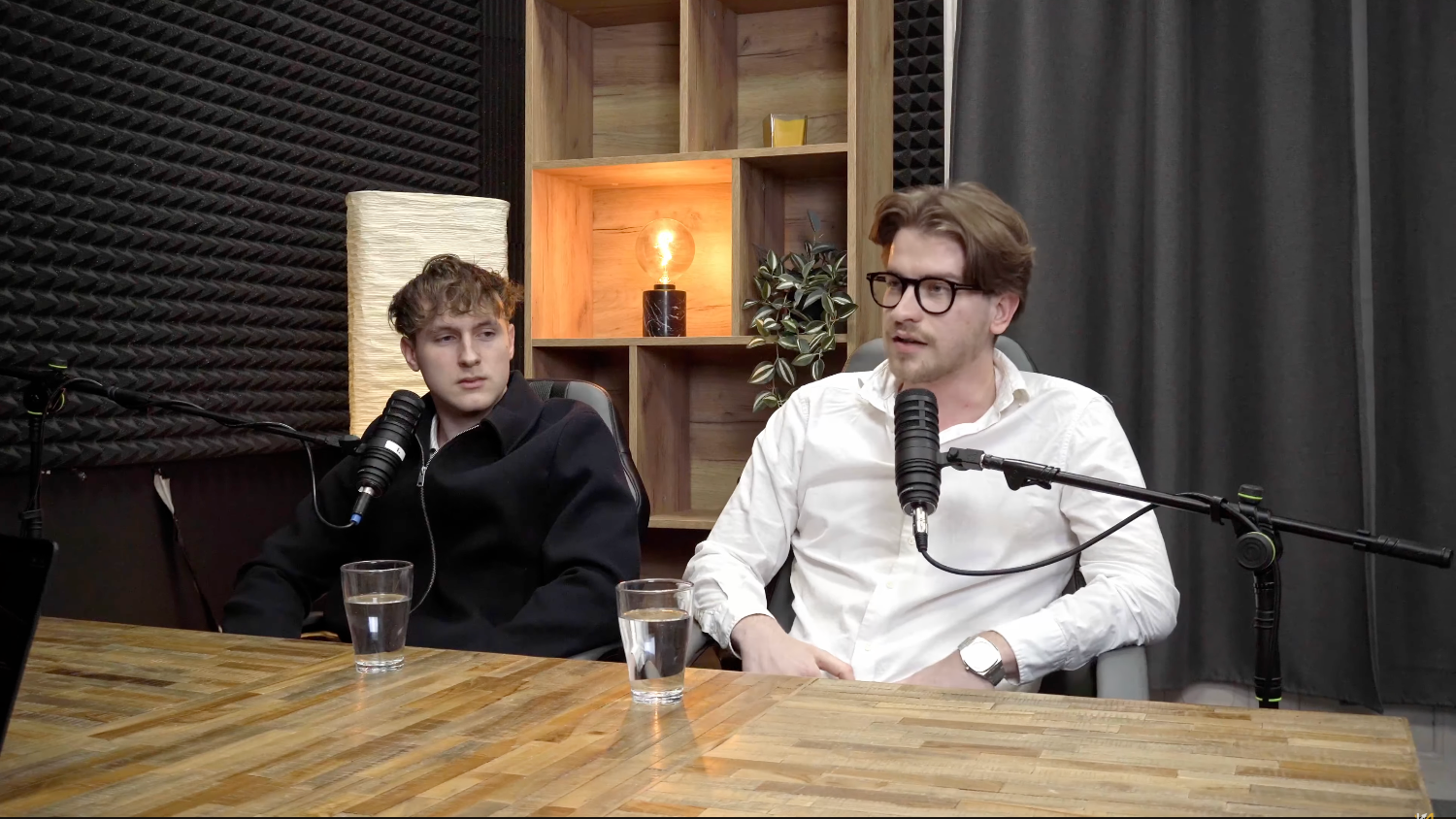Huszár Károly podcast-beszélgetésen az AI hangasszisztensekről